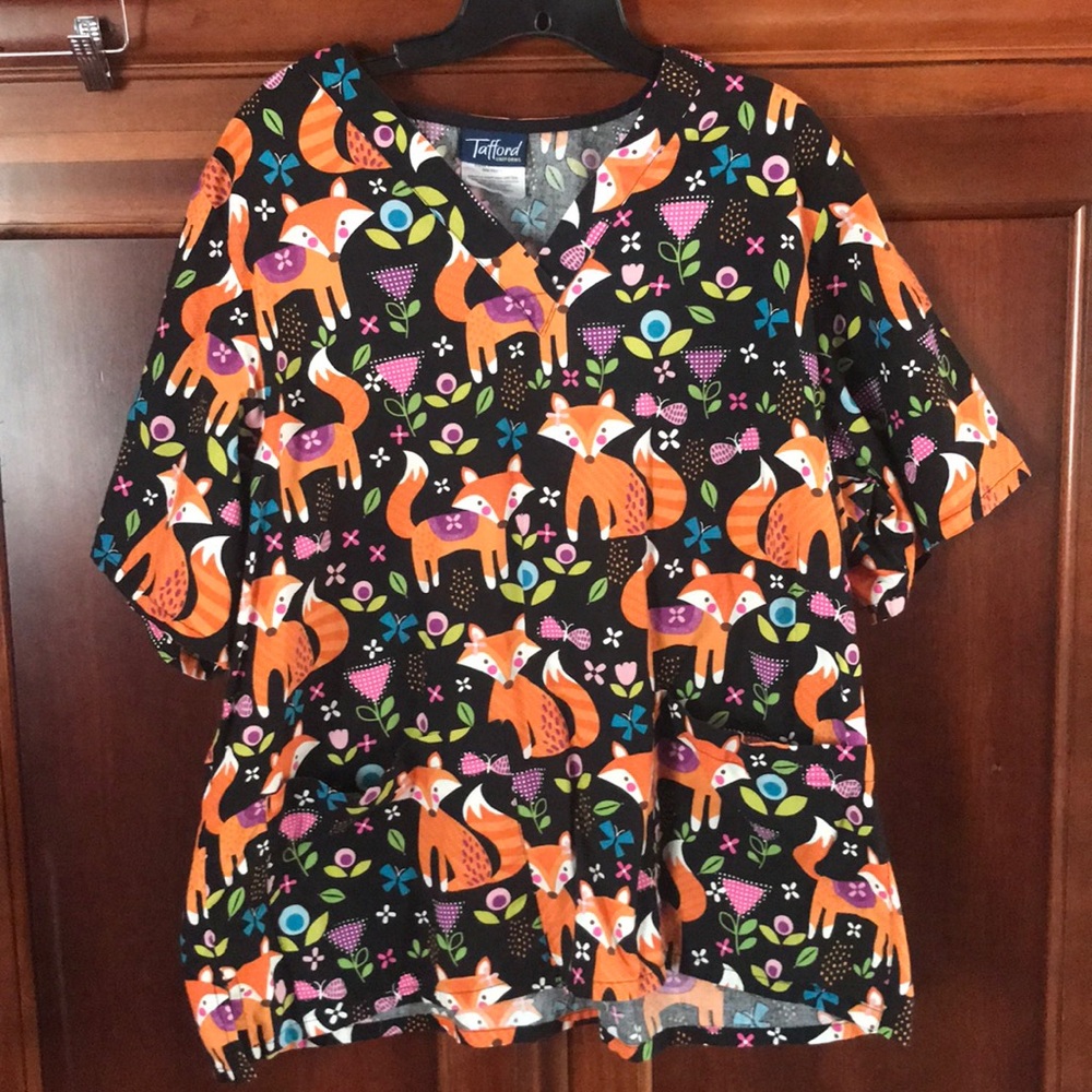 Tafford scrub top
